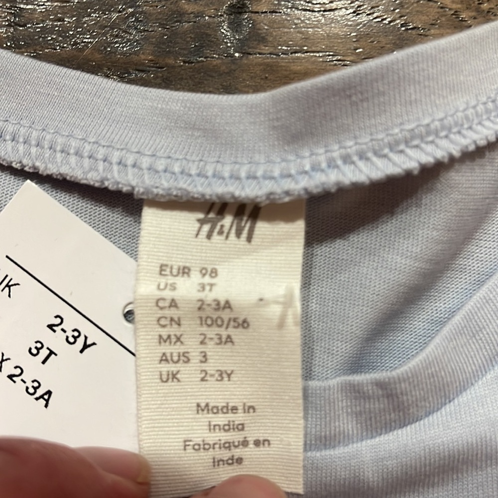 H&M tee - Picture 3 of 3